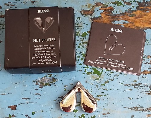Alessi nut splitter walnut - nut,